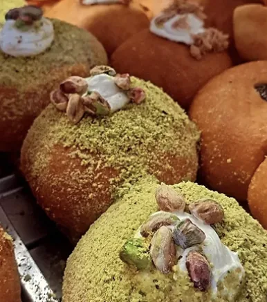 Bomboloni al pistacchio a Mascalucia